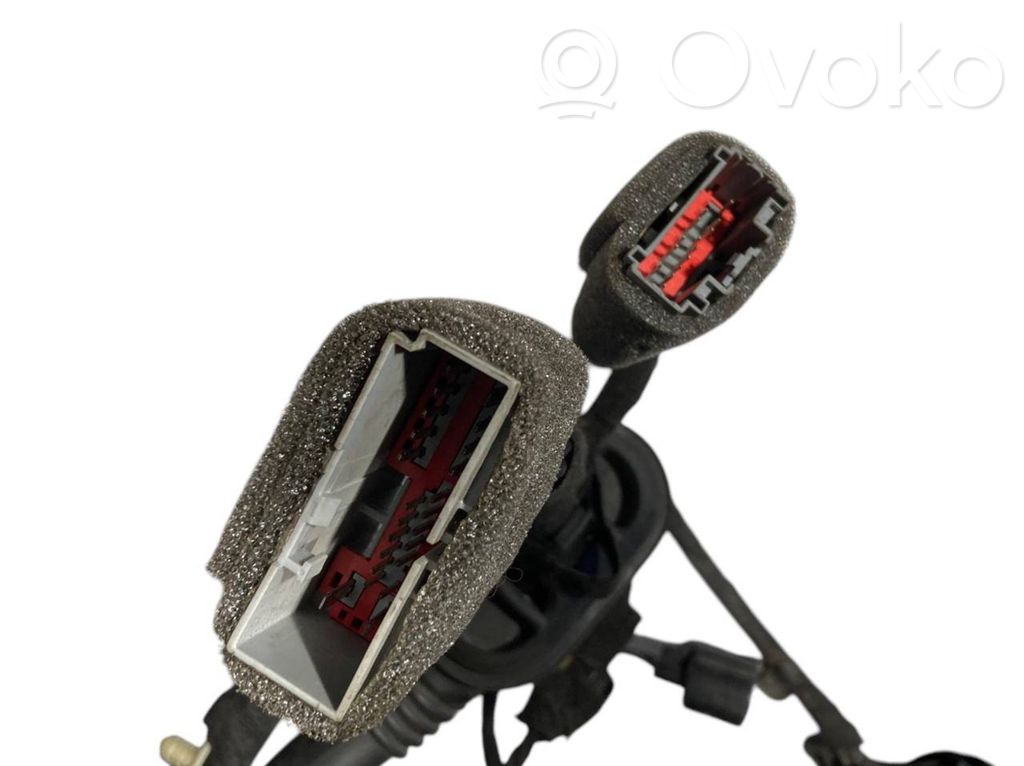 Skaļrunis (-i) priekšējās durvīs