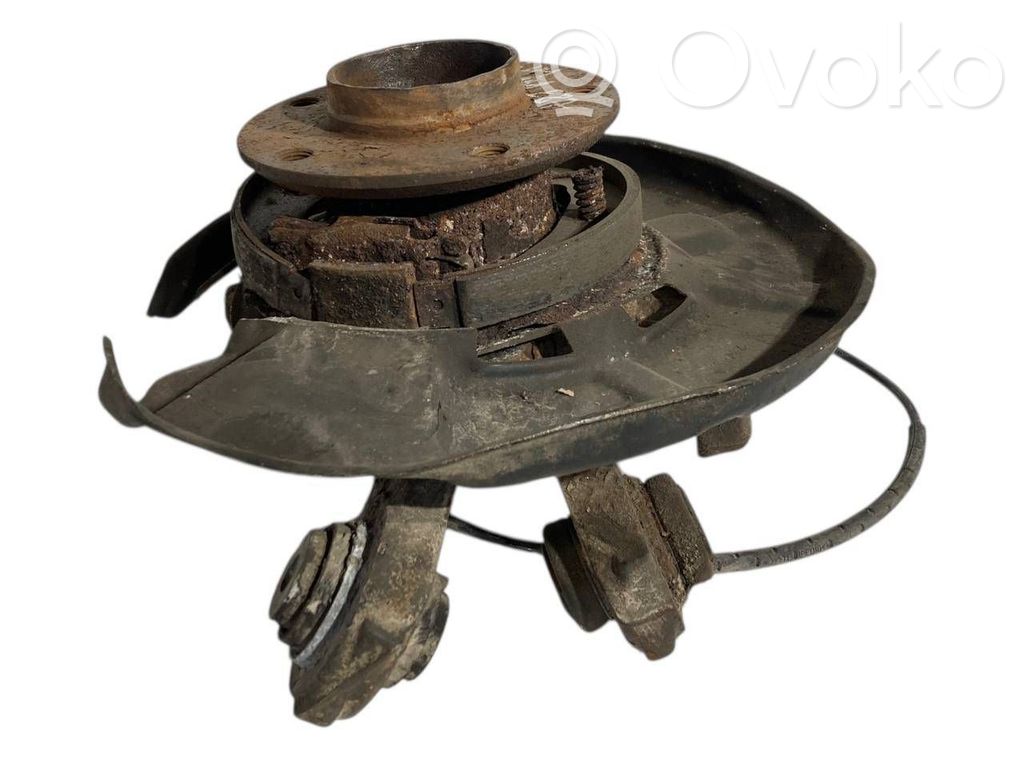 Aizmugurē riteņa rumbas vārpstas šarnīrs (stupica, capfa)