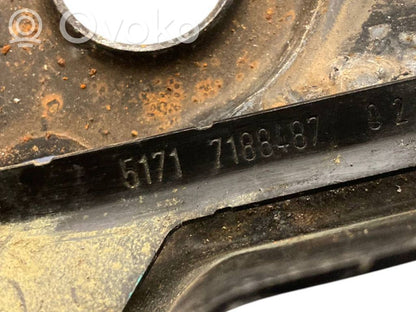 Akumulatora stiprinājums