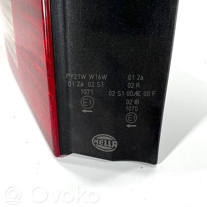 Aizmugurējais lukturis virsbūvē