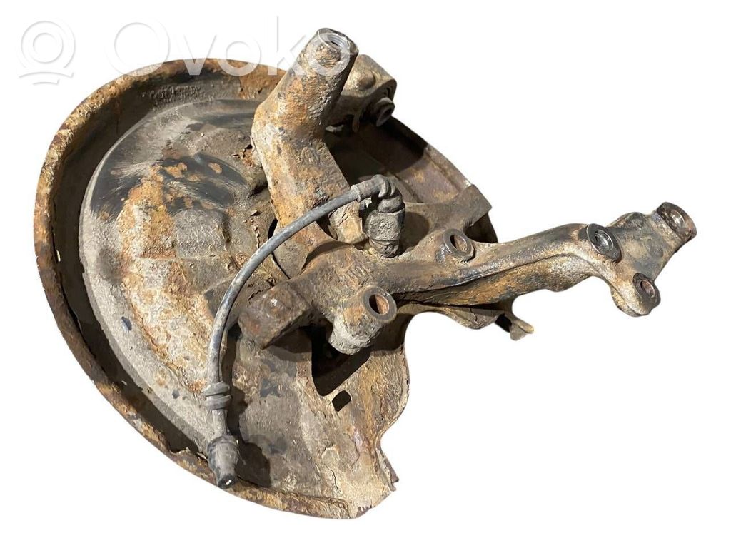 Aizmugurē riteņa rumbas vārpstas šarnīrs (stupica, capfa)