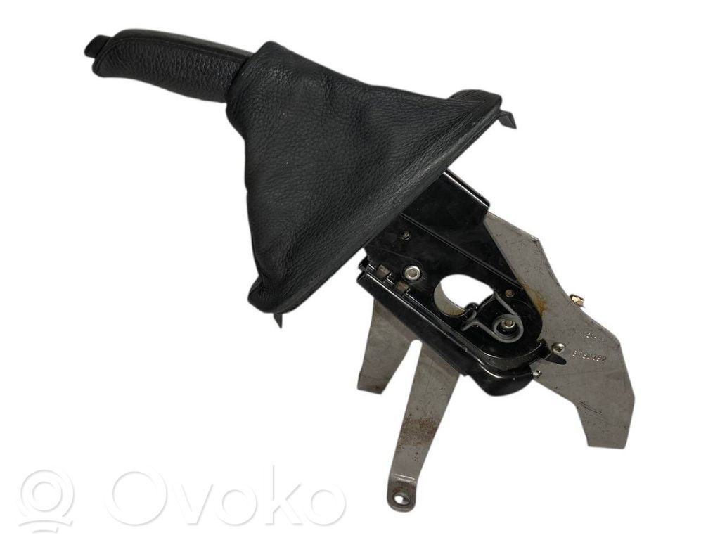 Rokas bremzes mehānisms (salonā)