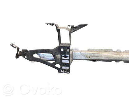 Priekšpusē bampera sija / balka