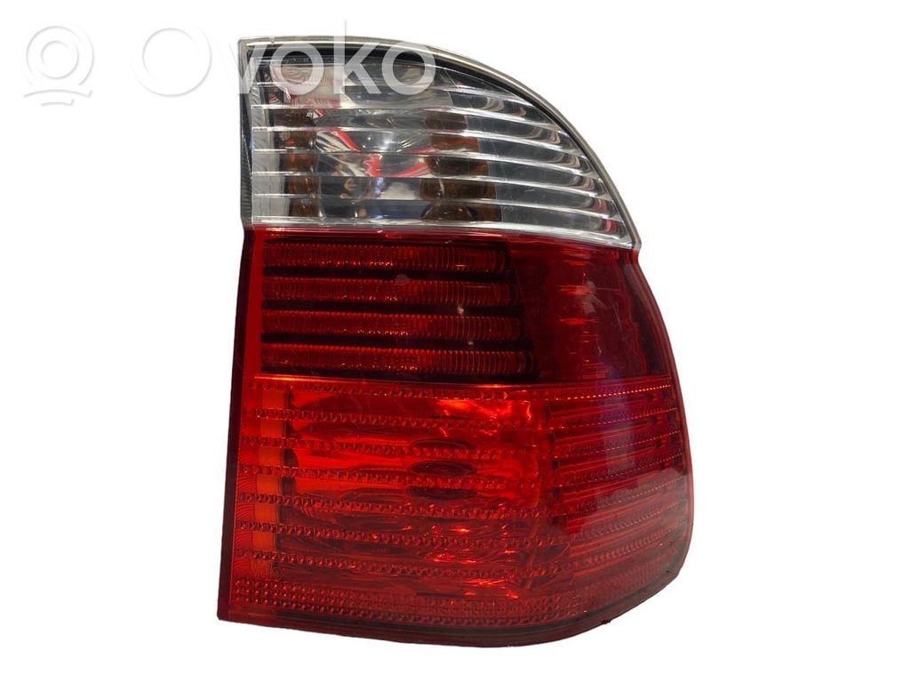 Aizmugurējais lukturis virsbūvē