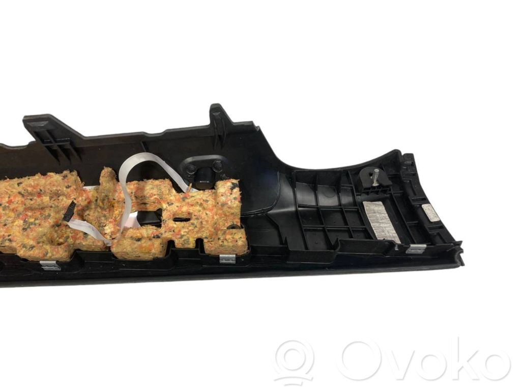 (A) statņa dekoratīvā apdare