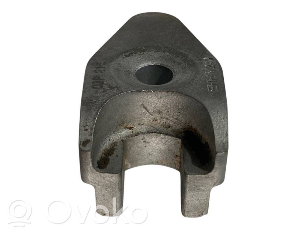 Nozzle holder/shoulder