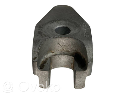 Nozzle holder/shoulder