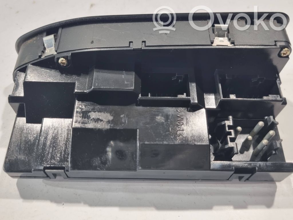 Window lift control switch(es)