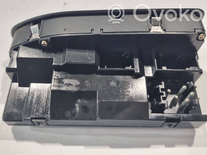 Window lift control switch(es)