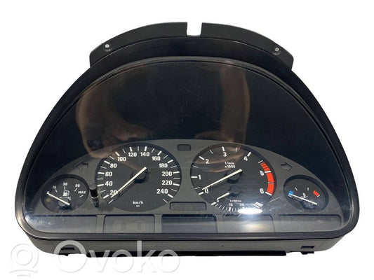 Speedometer (in the instrument panel)
