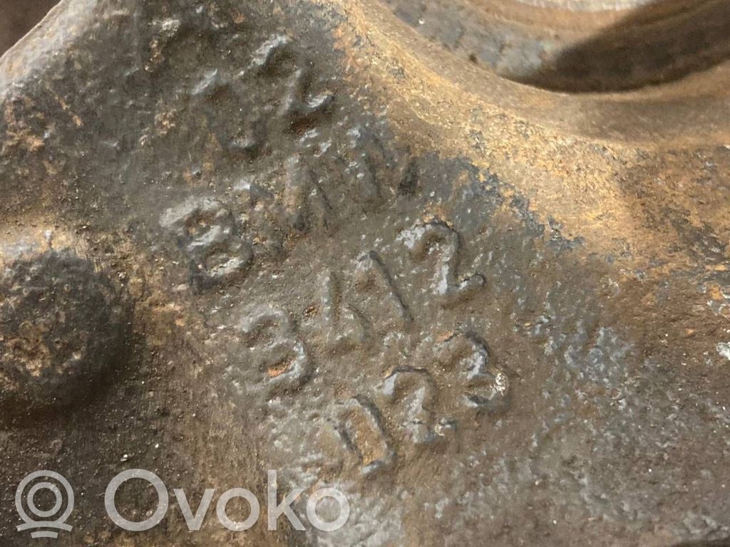 Priekšējā riteņa rumbas vārpstas šarnīrs (stupica, capfa)