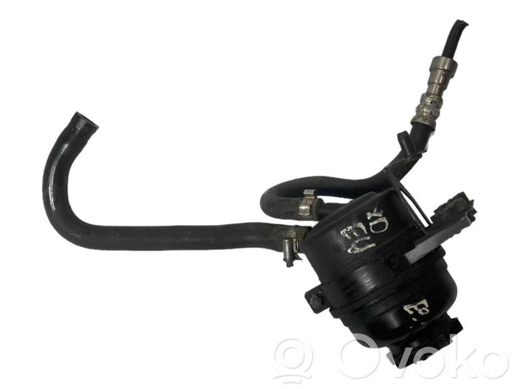 Stūres pastiprinātāja šķidruma tvertne