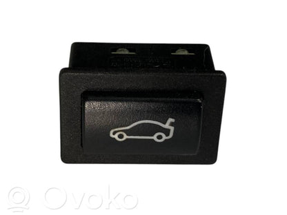 Aizmugures durvju atvēršanas slēdzis