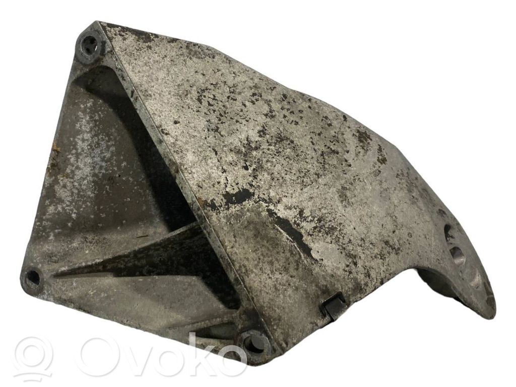 Dzinēja nostiprināšanas stiprinājums-kronšteins