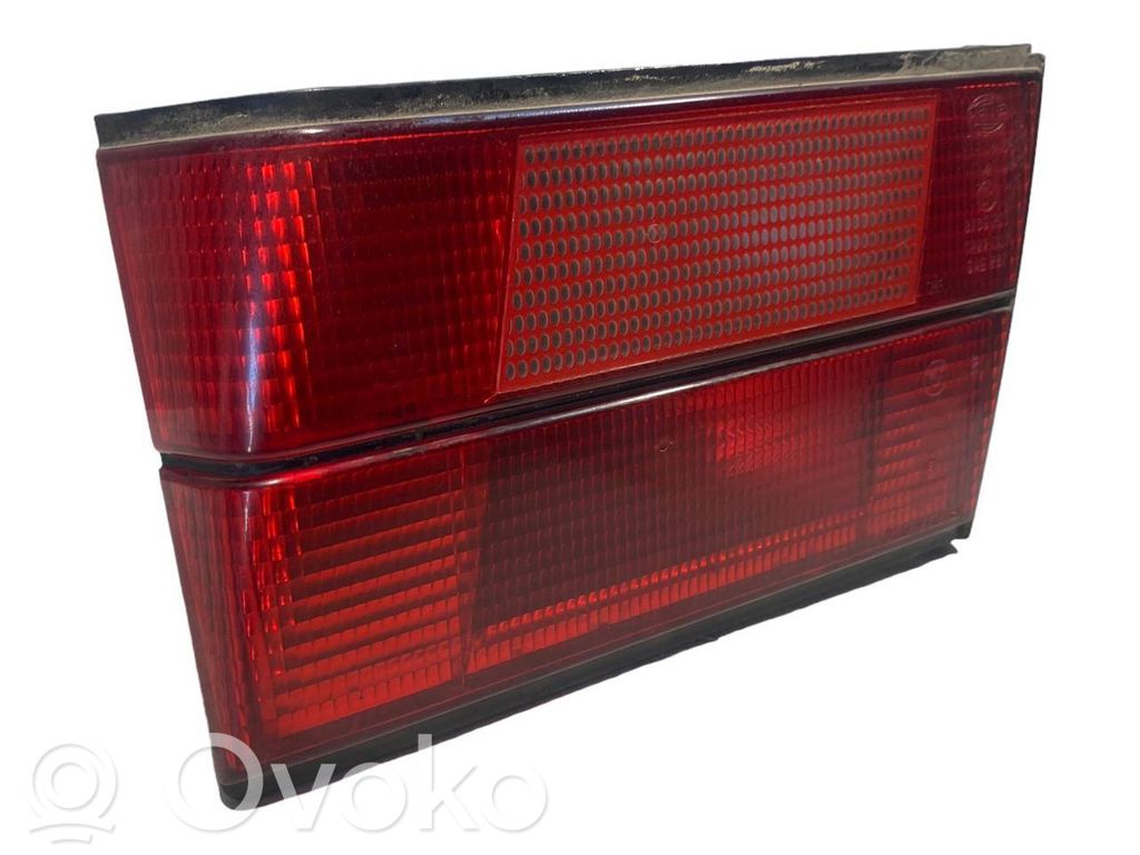 Aizmugurējais lukturis pārsegā