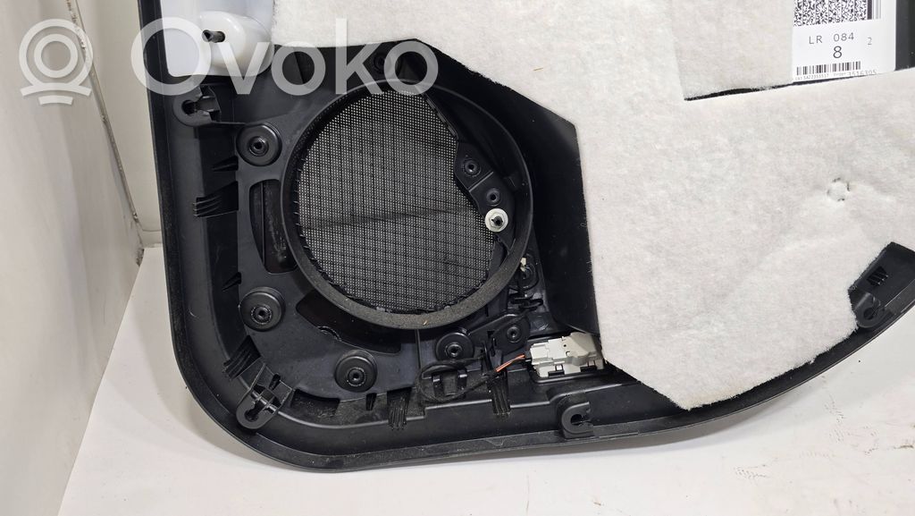 Apšuvums aizmugurējām durvīm