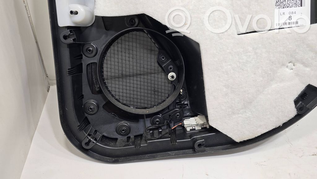 Apšuvums aizmugurējām durvīm