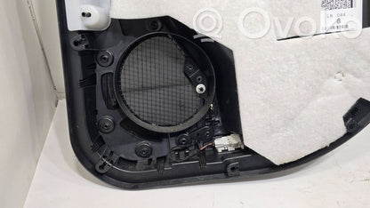 Apšuvums aizmugurējām durvīm