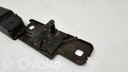 Aizmugurējā pārsega pievilcējs