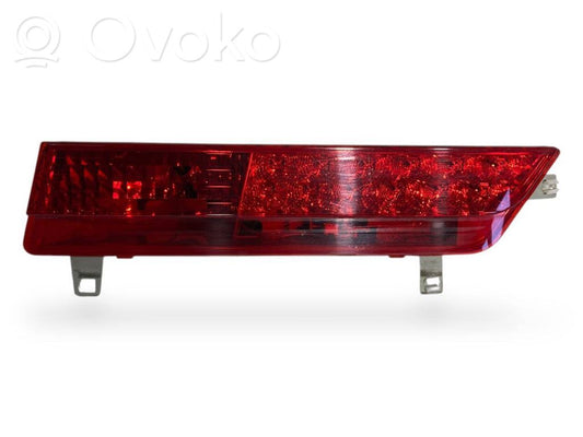 Задний фонарь на капоте