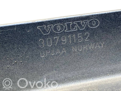 Priekšpusē bampera sija / balka