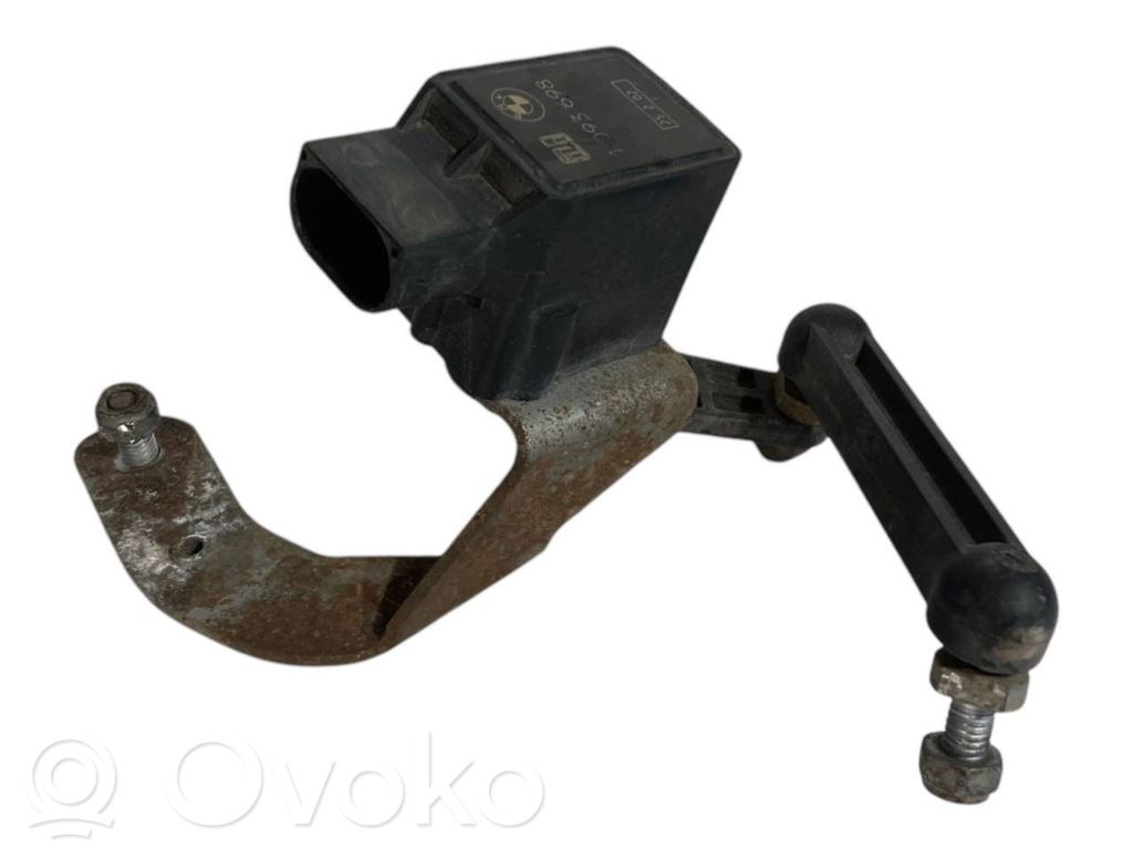 Augstuma sensors (priekšējo lukturu)