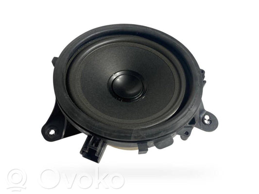 Skaļrunis (-i) priekšējās durvīs