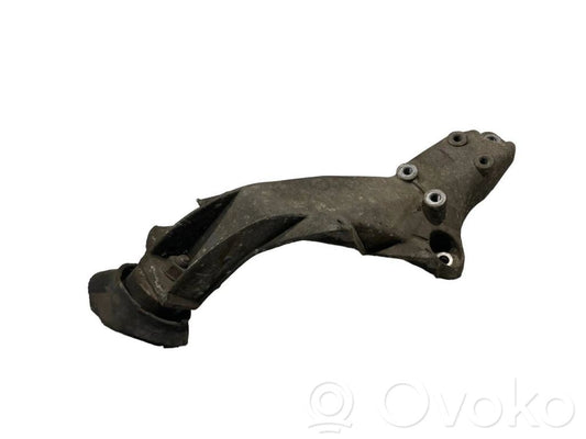 Engine mounting bracket