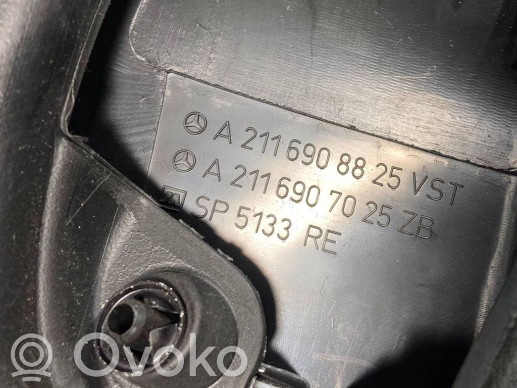 (B) statņa dekoratīvā apdare (apakšdaļa)