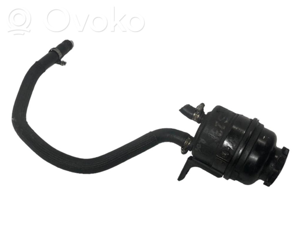 Stūres pastiprinātāja šķidruma tvertne