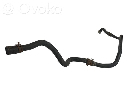 Caurulīte (-es) / šļūtene (-es)