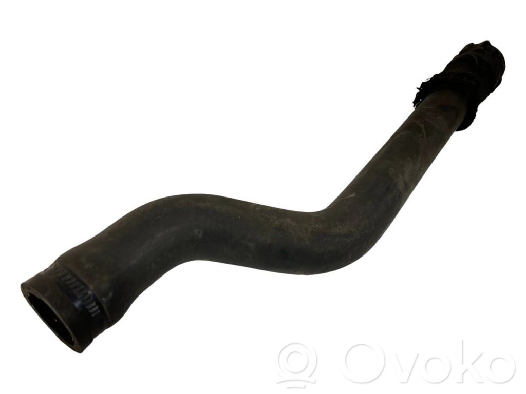 Caurulīte (-es) / šļūtene (-es)