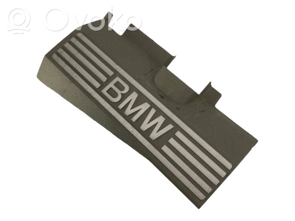 Dzinēja pārsegs (dekoratīva apdare)