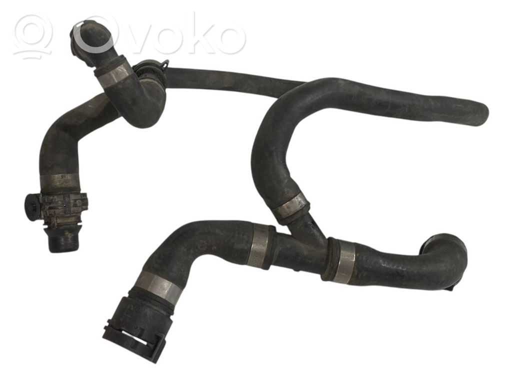 Caurulīte (-es) / šļūtene (-es)