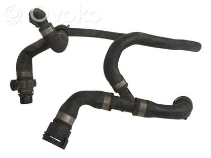 Caurulīte (-es) / šļūtene (-es)