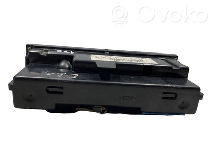 Gaisa kondicioniera / klimata kontroles / salona apsildes vadības bloks (salonā)