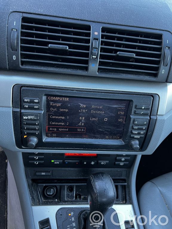 Radio / CD/DVD atskaņotājs / navigācija