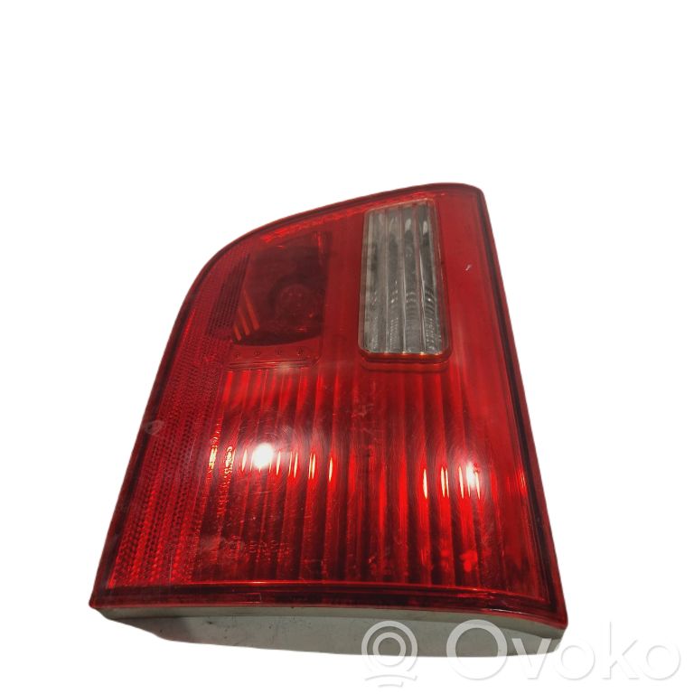 Aizmugurējais lukturis pārsegā