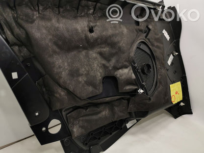 Apšuvums aizmugurējām durvīm