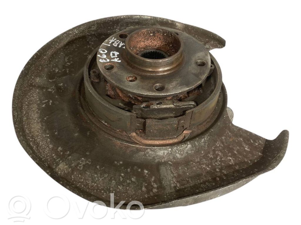 Aizmugurē riteņa rumbas vārpstas šarnīrs (stupica, capfa)