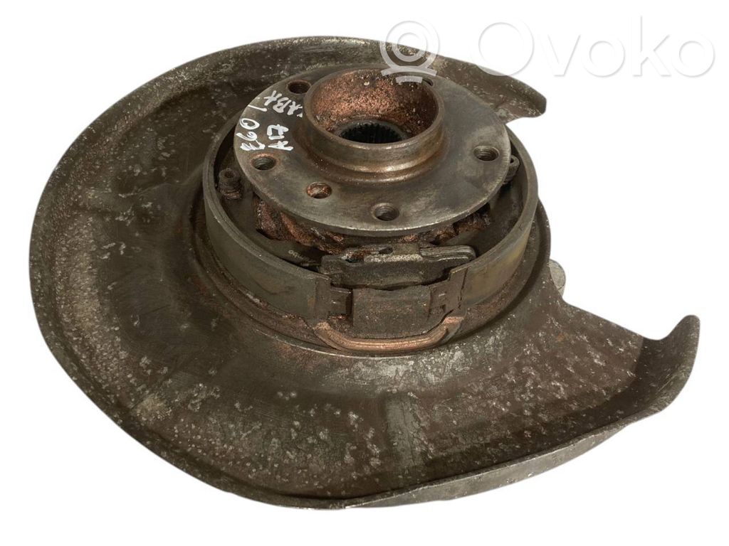 Aizmugurē riteņa rumbas vārpstas šarnīrs (stupica, capfa)