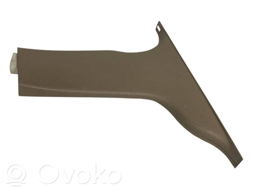 (B) statņa dekoratīvā apdare (apakšdaļa)