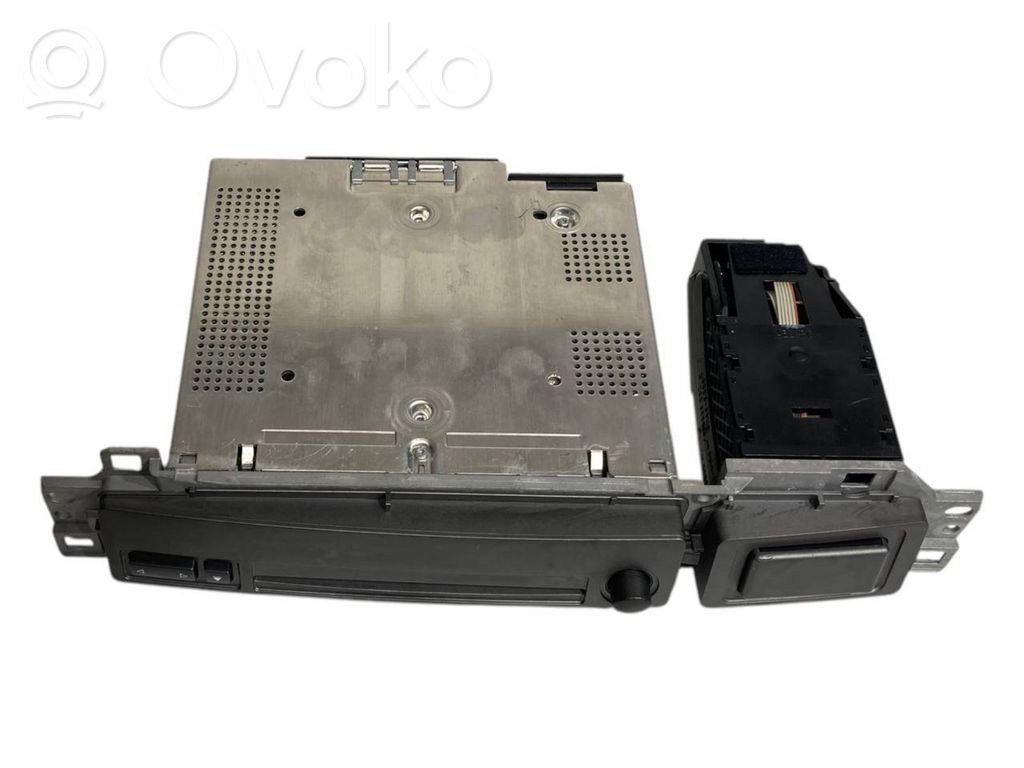 Radio / CD/DVD atskaņotājs / navigācija