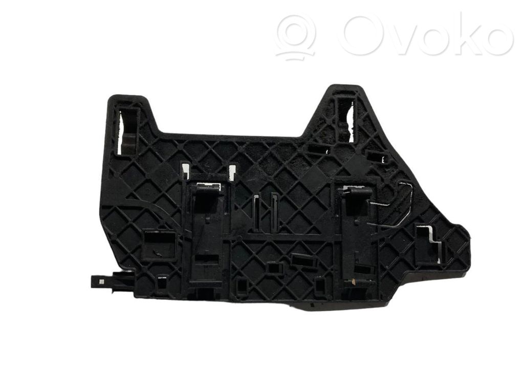 Cita veida dzinēja nodalījuma detaļa