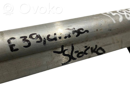 Aizmugurē logu aizkars