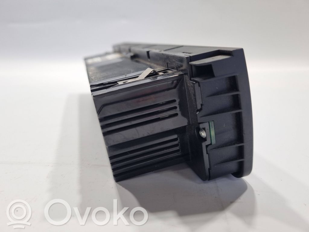 Gaisa kondicioniera / klimata kontroles / salona apsildes vadības bloks (salonā)
