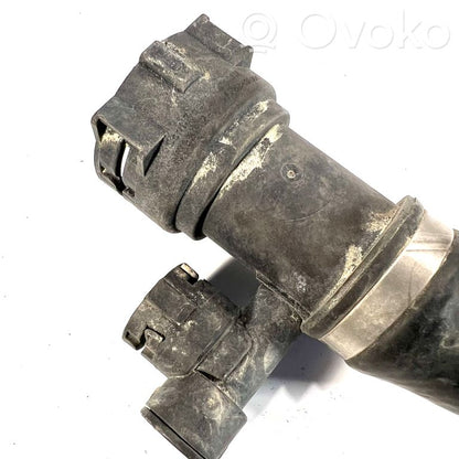 Caurulīte (-es) / šļūtene (-es)