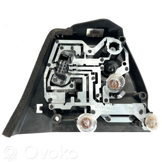 Aizmugures spuldzes vāka turētājs