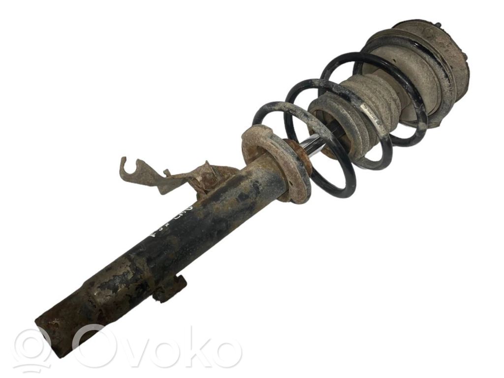 Priekšpusē amortizators ar atsperi