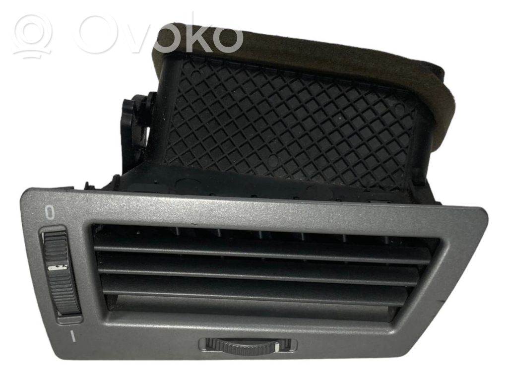 Боковая решетка воздухозаборника